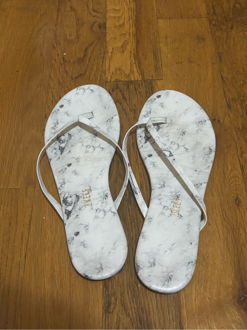 TKEES White Marble-Print Flip Flops